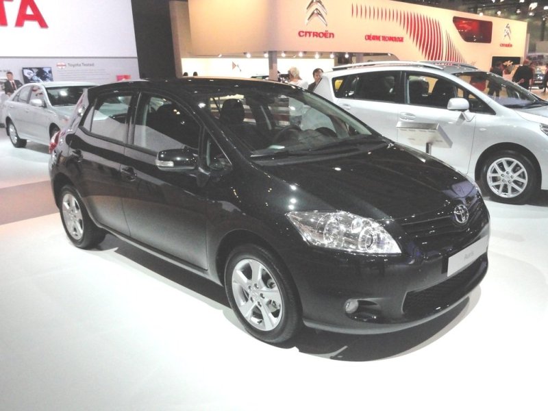 Toyota на ММАС 2010 (фото): вместительный Highlander, обновлённые Auris и Corolla, практичный Hilux