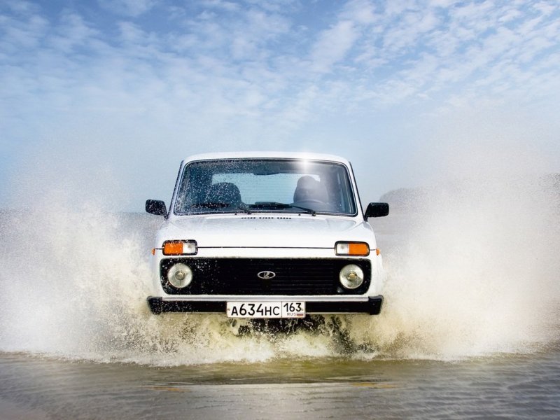 ВАЗ на ММАС 2010 (фото): перспективный универсал R90, рестайлинговый внедорожник 4x4 и многие другие модели