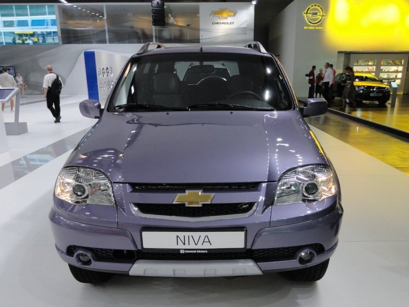 Chevrolet на ММАС 2010 (фото): уникальная Niva, спортивный Camaro и маленький Spark 