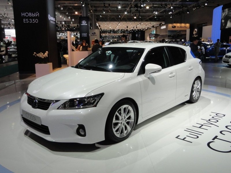 Lexus на ММАС 2010 (фото): представительный ES 350, переднеприводный RX 270 и гибридный CT 200h