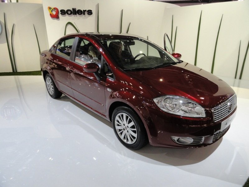 Fiat на ММАС 2010 (фото): седан Linea российской сборки, модели Punto, Panda и 500, полноприводный фургон Ducato