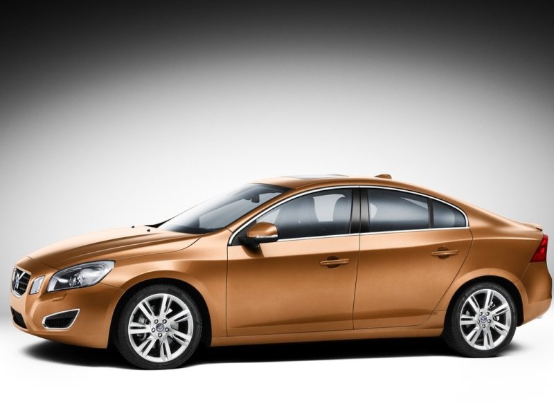 Volvo на ММАС 2010 (фото): экстраординарный седан S60 New, красивый кабриолет C70 New и спортивные версии XC60 R и C30 R