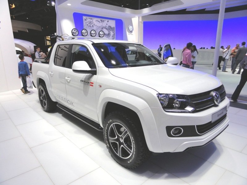 Volkswagen на ММАС 2010 (фото): седан Polo, гибридный внедорожник Touareg и пикап Amarok