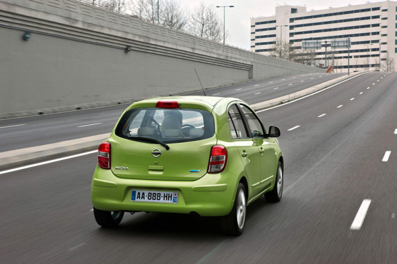 На взгляд с «кормы» Micra что-то напоминает. Может, самое себя?