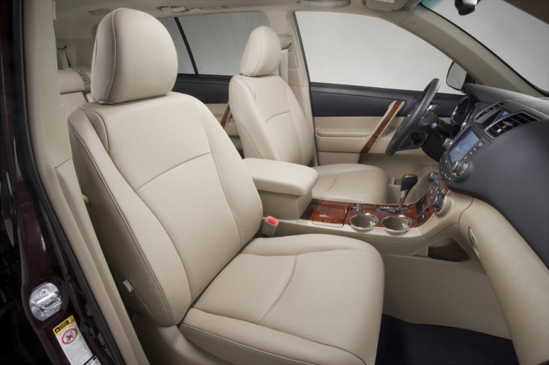 Передние сиденья Toyota Highlander 2011