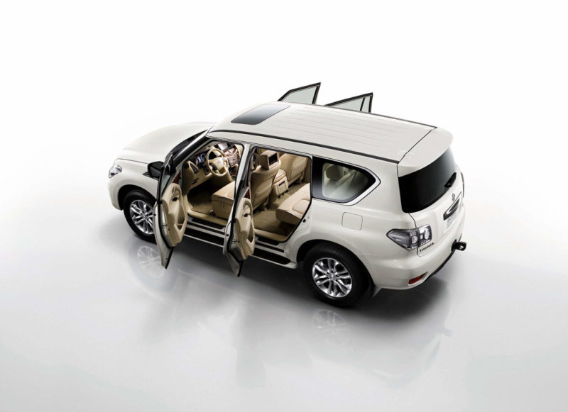 Широкие дверные проемы открывают свободный доступ в просторный салон.