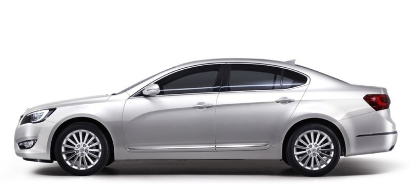 Взгляд привлекает атлетично подтянутый, динамичный силуэт Cadenza. Профессиональная дизайнерская работа.