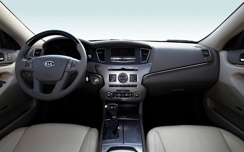 В очертаниях «плавающей» передней панели проступают традиционные национальные мотивы.