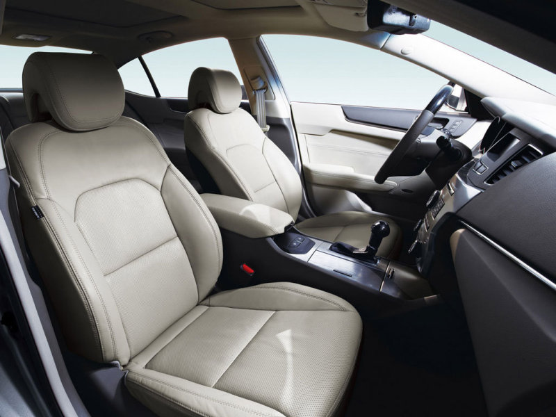 Передние сиденья Kia Cadenza