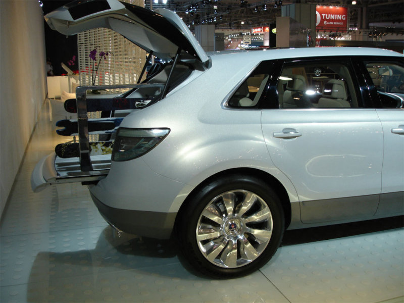 Концептуальная модель не сильно отличается от серийного нынешнего SAAB 9-4X
