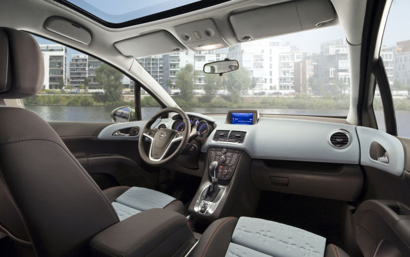 С места водителя открывается прекрасный круговой обзор.