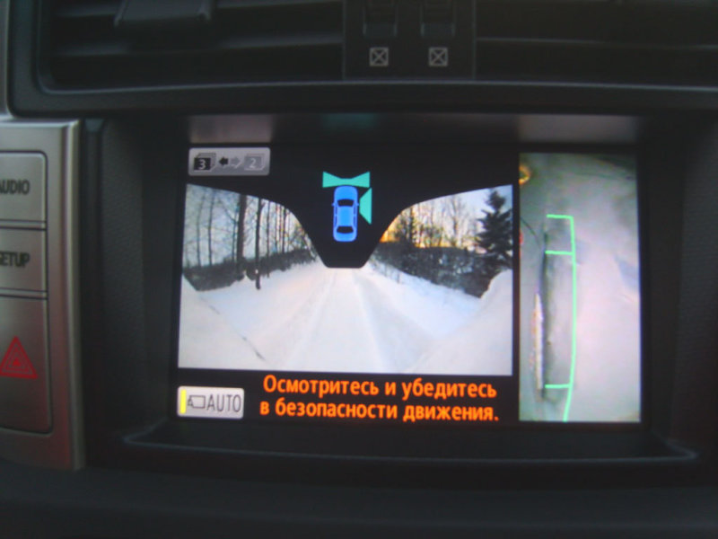  Четыре камеры выводят изображение на монитор, оберегая водителя от вредных, а порой даже опасных действий. Думаем, на узких горных дорожках новой системе не будет цены.