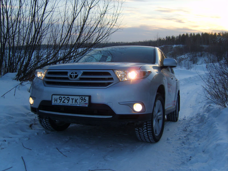 Постоянный полный привод дает возможность непринужденно взбираться на подобные возвышенности