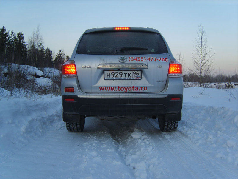Запасное колесо, торчащее из заднего свеса, скрадывает углы съезда