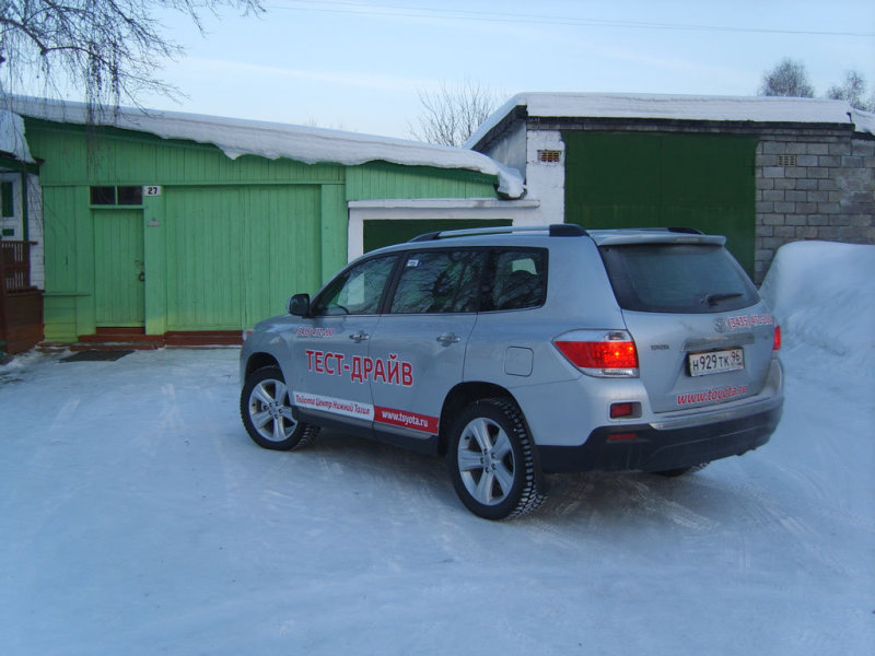 Выбирая себе этот автомобиль, необходимо помнить о его длине (по этому показателю он превосходит даже TLC Prado!) - почти 4,8 метра