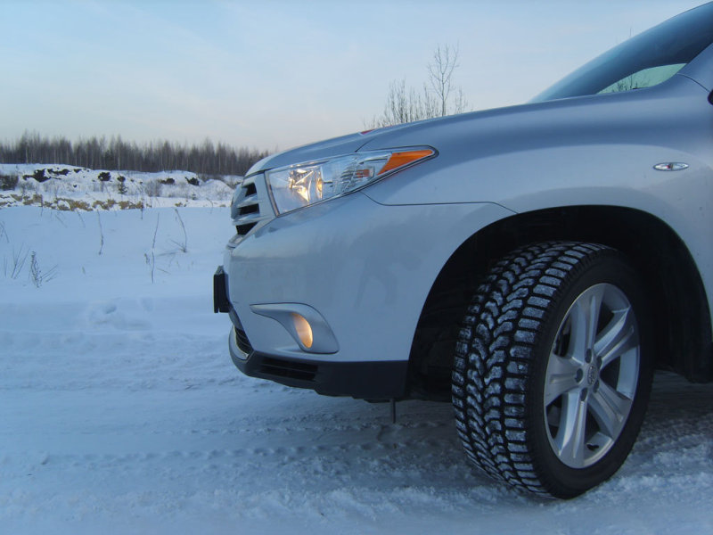 Длинный передний свес понадобился чтобы вместить солидный силовой агрегат