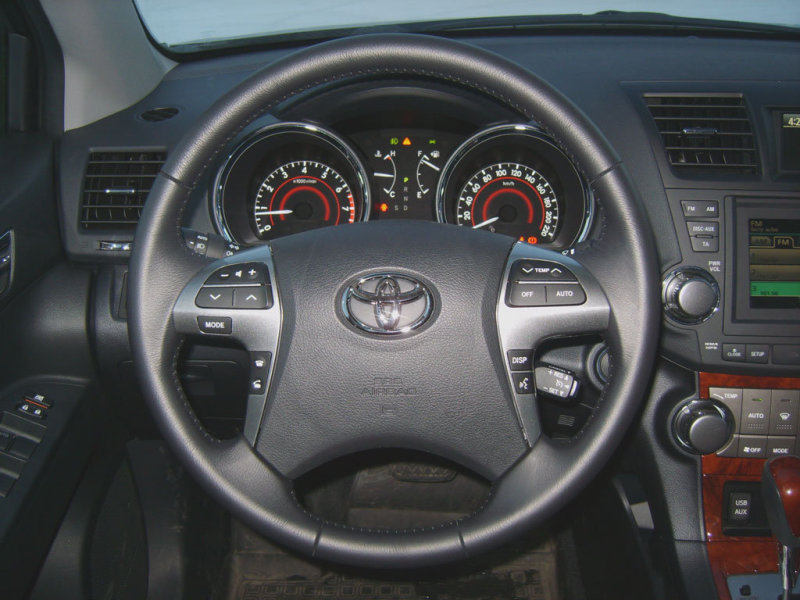 Руль приятен как на вид, так и на ощупь