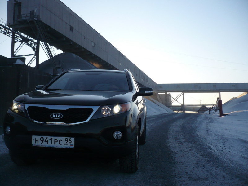 Kia Sorento в индустриальном пейзже