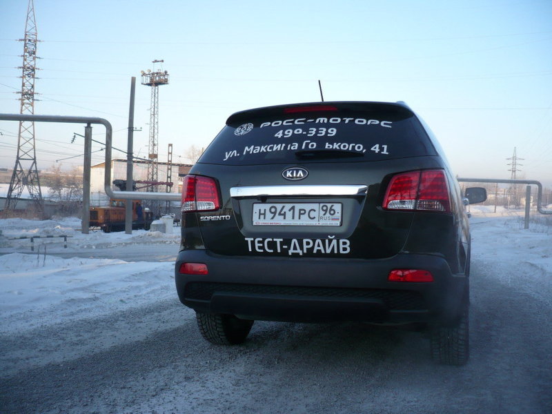 Неопытному человеку с этого ракурса отличить новый Sorento от Mohave будет непросто