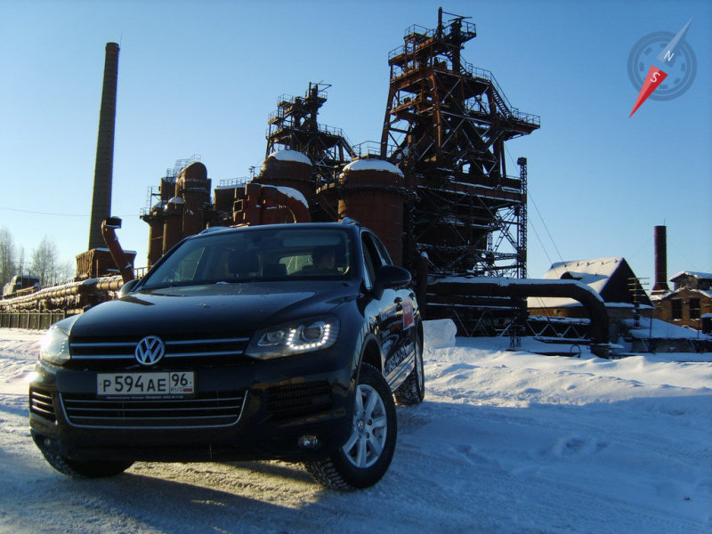 Так на фоне индустриальной застройки