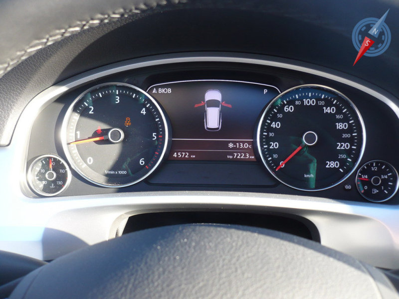 Приборный щиток весьма информативен, но без каких-либо изысков