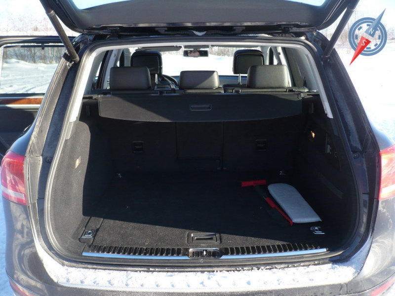 Объем багажного отделения не вызывает восторга, зато погрузочная высота приятно порадует