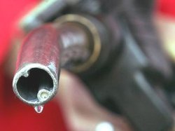 Бензин в Москве подорожал за месяц почти на 7%
