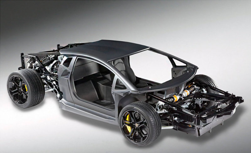 Легкая и жесткая несущая конструкция: monocoque из углепластиков.