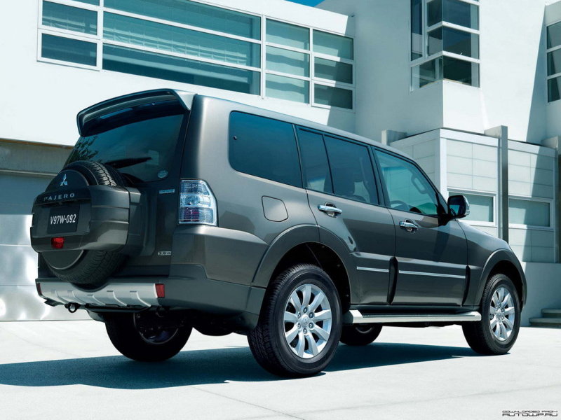 Находящаяся на пятой двери запаска, может стать причиной просевших петель