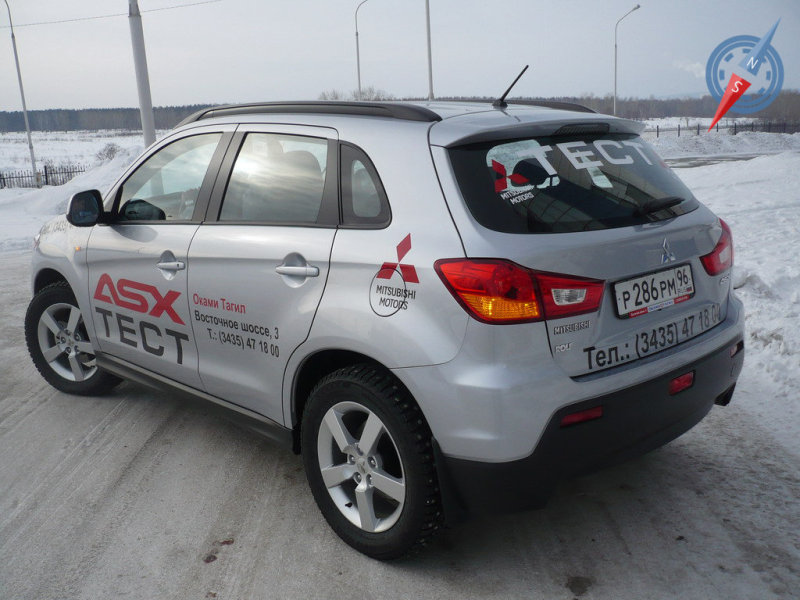 Корма у ASX оригинальная, спутать со старшей моделью невозможно.