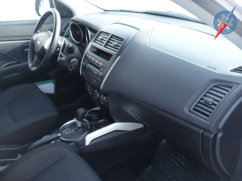 В интерьере нет ничего лишнего. Все продумано и весьма хорошо собрано.