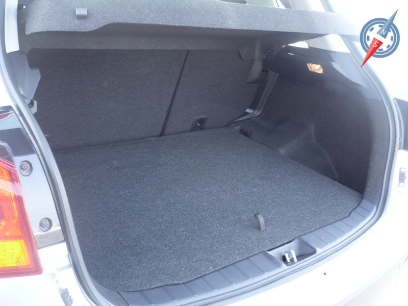 Объем багажного отделения всего 415 литров. У конкурентов больше.