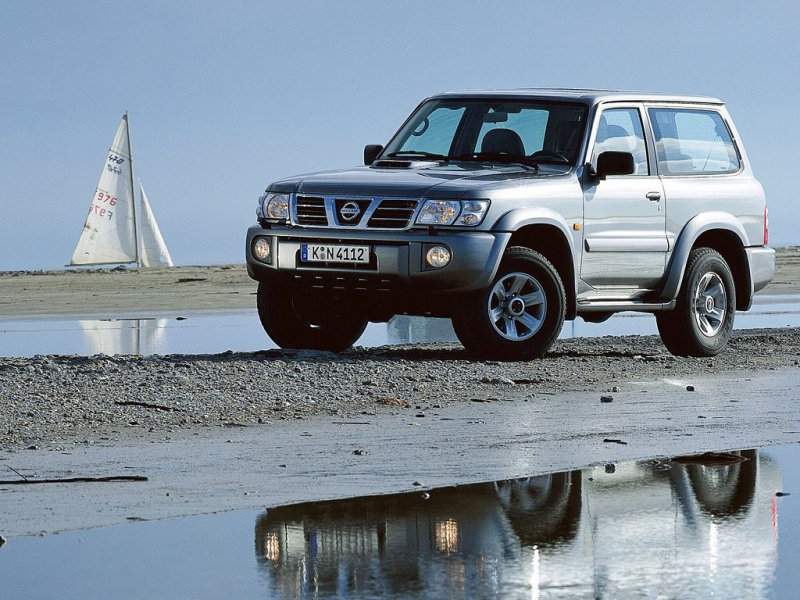 Трехдверный Nissan Patrol GR (Y61) 2000-2004