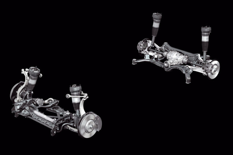 Силовой агрегат заметно смещен назад; «развесовка» по осям стала лучше.