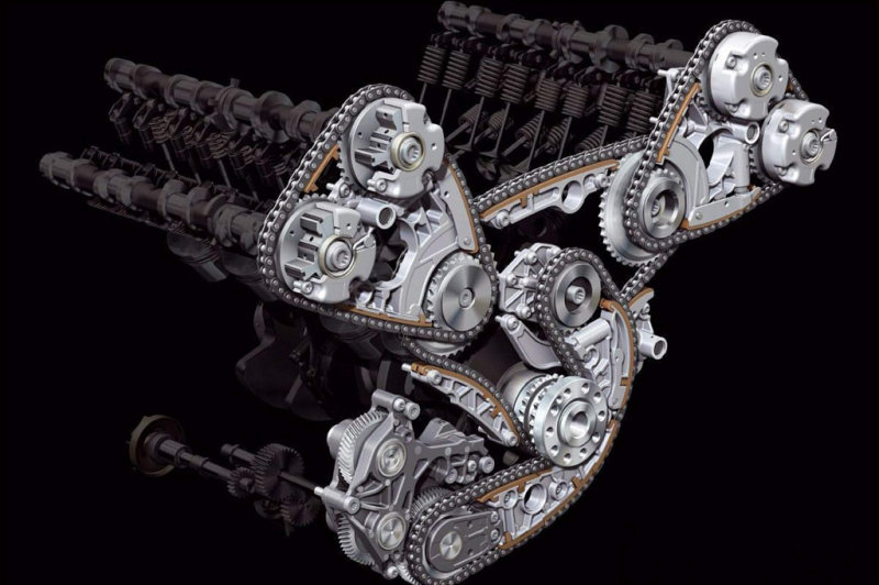 Верхние распредвалы V-образной «восьмерки» FSI приводятся бесшумными цепями от заднего конца коленчатого вала.