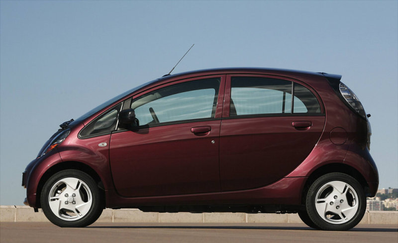 Свесов у нано-«вэна» практически нет – зато колесная база неимоверно длинная.