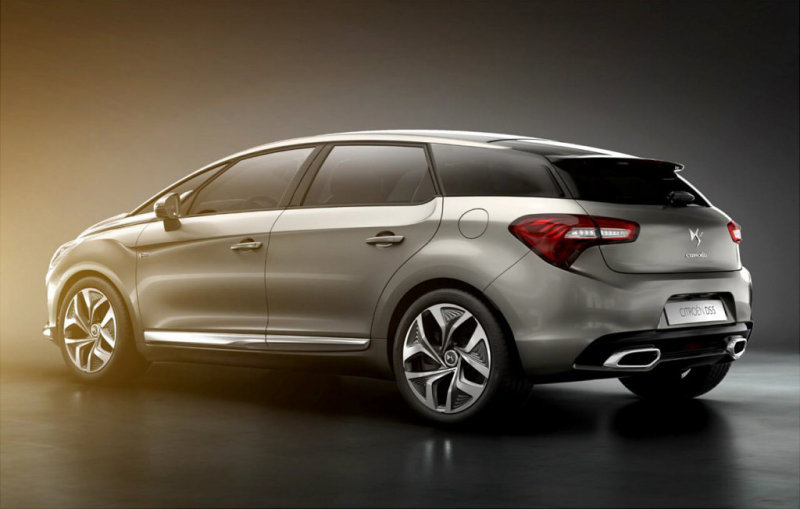 Стильный «хэтчбек» с покатой линией крыши.