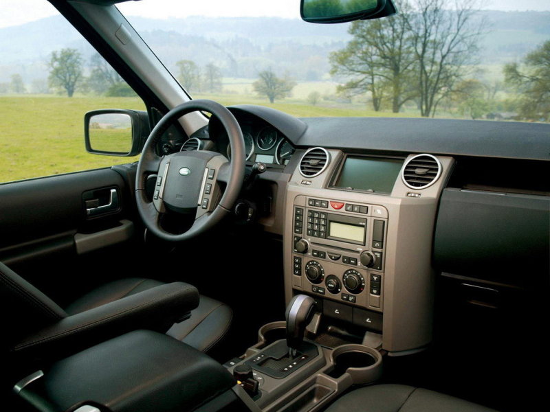 Салон собран очень качественно, посторонних звуков не отмечено