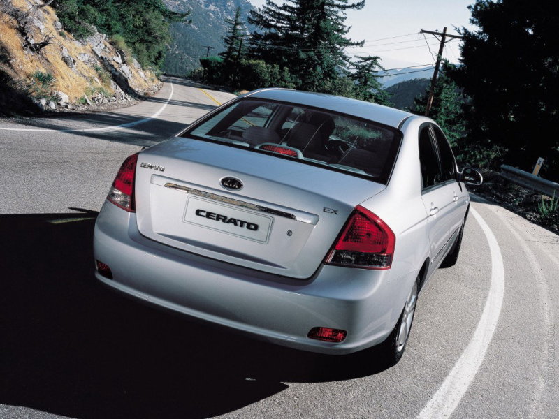 За городом Cerato удобен для эксплуатации только в рамках ровного асфальта.