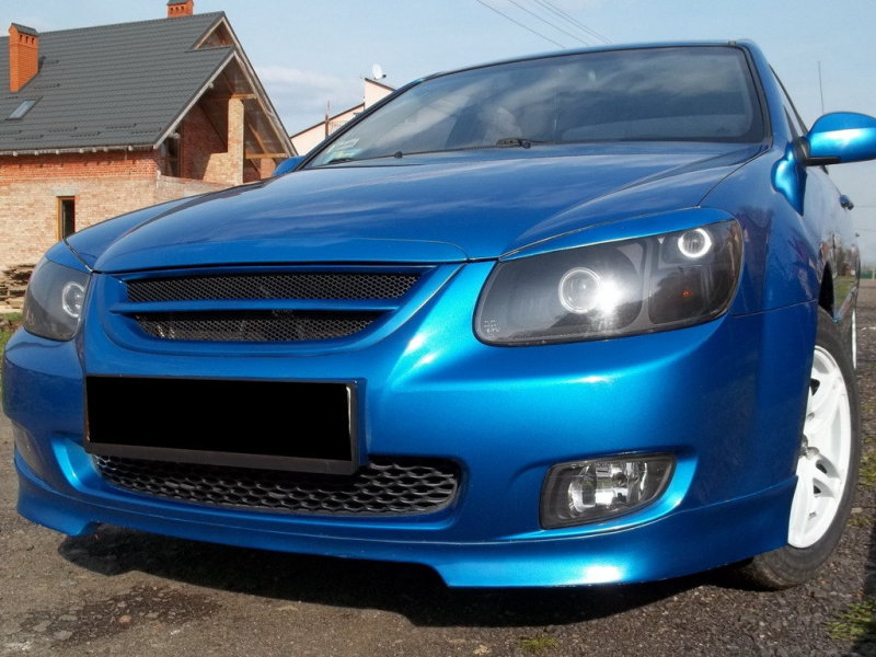 Как видно на фото, Cerato вполне пригоден для тюнинга. Молодежи понравится.