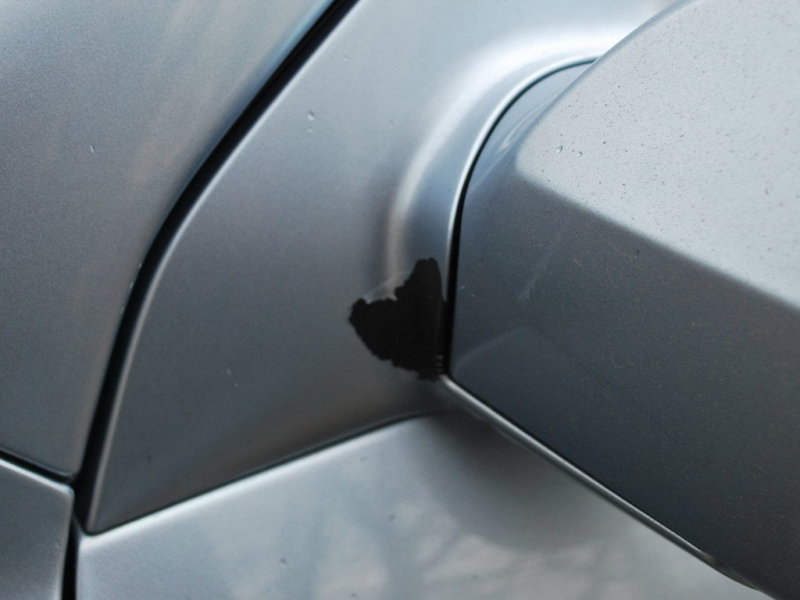 В основном от недостатков лакокрасочного покрытия страдает окрашенный пластик.