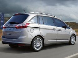 Продажи новых автомобилей в РФ растут