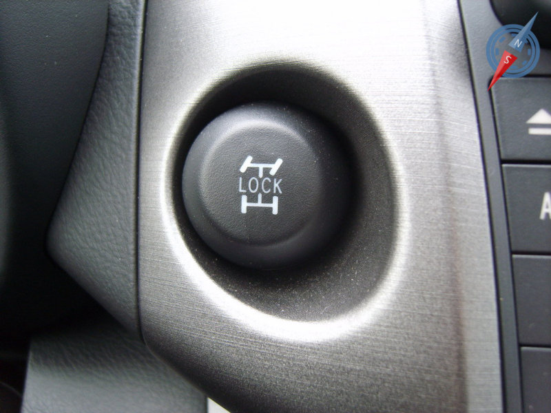 Как и все порядочные кроссоверы, Rav4 функцию блокировки муфты