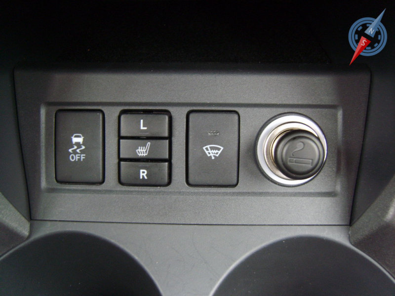 Клавиша отключения системы ESP зачем-то расположилась рядом с прикуривателем