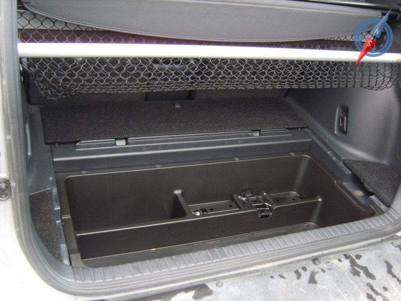 Подпольный органайзер избавит вас от проблемы летающего на кочках инструмента