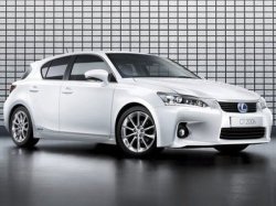 Lexus CT 200h признан безопасным автомобилем
