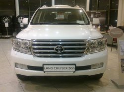 Toyota Land Cruiser 200 и Highlander в «Автостоке»
