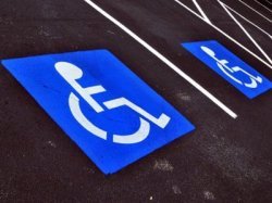 Штраф за парковку на местах для инвалидов увеличен