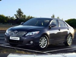 Toyota Camry платит за ужин