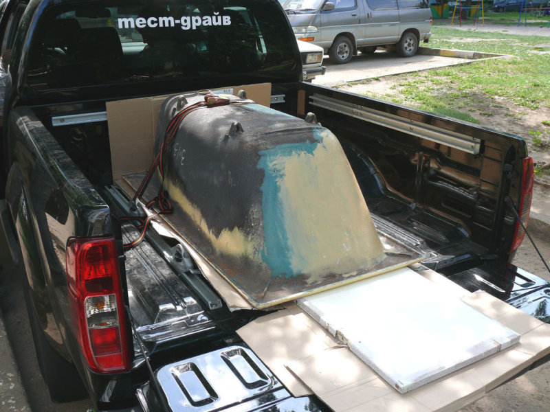 В грузовом отсеке Навары есть специальные рейлинги, с помощью которых можно легко закрепить груз.